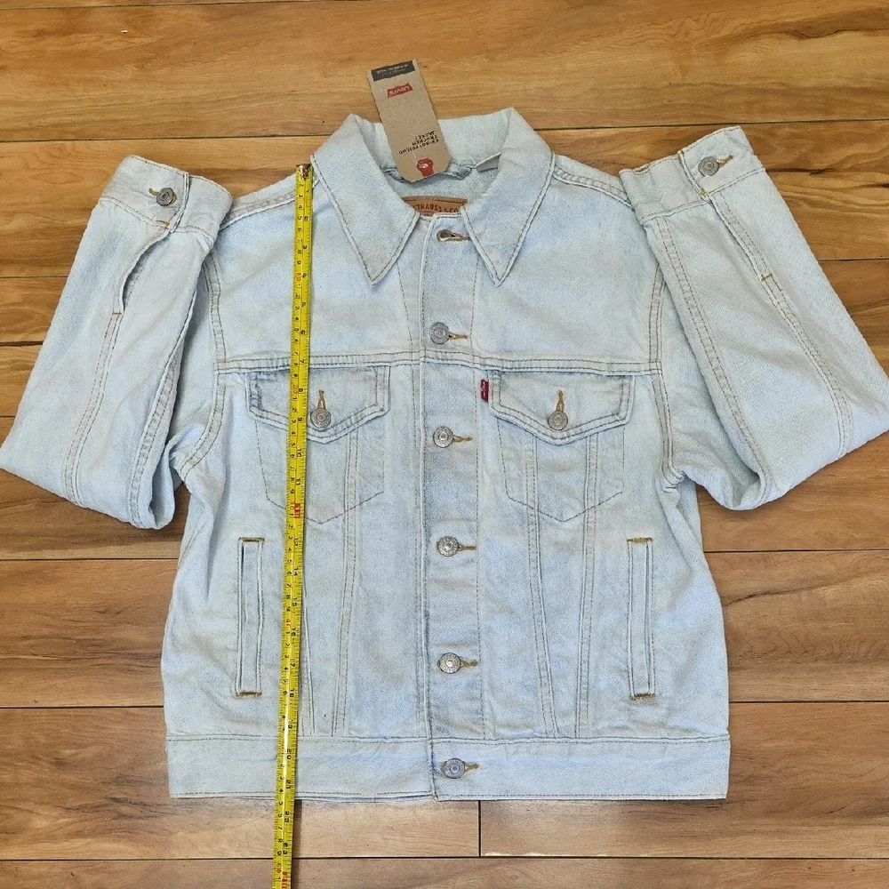 Levi’s Size SMALL Women’s Ex-Boyfriend Denim Trucker Jacket Floral Embroidered